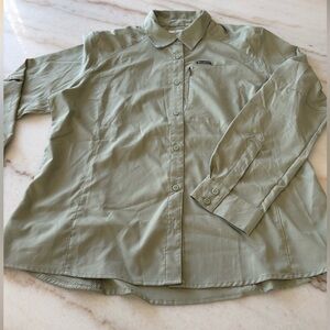 Columbia nylon button down shirt size Large sage green